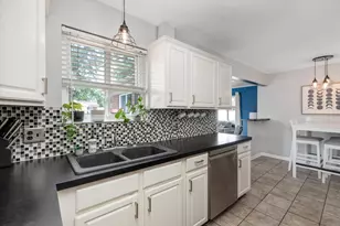 10115 Bassett St, Livonia, MI 48150 - Photo 5