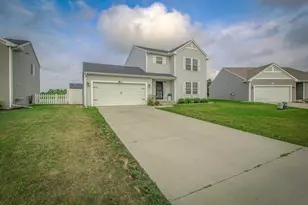 1742 Burr Pond Ln, Vicksburg, MI 49097 - Photo 3