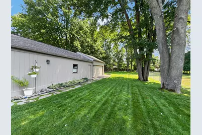 220 Red Oak Lane, Rochester Hills, MI 48307 - Photo 69