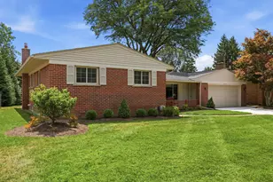 34357 Munger Dr, Livonia, MI 48154 - Photo 3