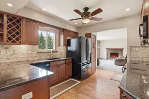 34357 Munger Dr, Livonia, MI 48154 - Photo 13