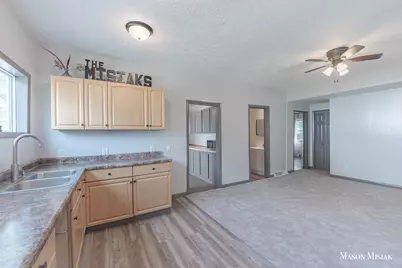 636 Hackett Street, Ionia, MI 48846 - Photo 7