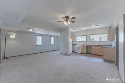 636 Hackett Street, Ionia, MI 48846 - Photo 9