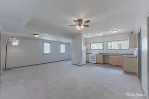 636 Hackett St, Ionia, MI 48846 - Photo 9