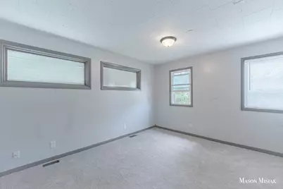 636 Hackett Street, Ionia, MI 48846 - Photo 11