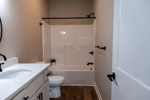 8463 Oak Shade Cir, Davison, MI 48423 - Photo 7