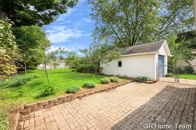 2138 Houseman Avenue NE, Grand Rapids, MI 49505 - Photo 3