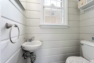 2138 Houseman Ave NE, Grand Rapids, MI 49505 - Photo 19