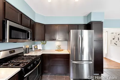 2138 Houseman Avenue NE, Grand Rapids, MI 49505 - Photo 13