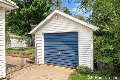 2138 Houseman Avenue NE, Grand Rapids, MI 49505 - Photo 31