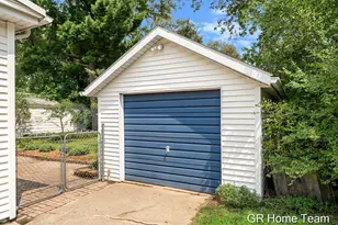 2138 Houseman Ave NE, Grand Rapids, MI 49505 - Photo 31