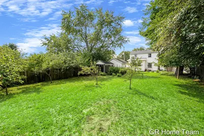 2138 Houseman Avenue NE, Grand Rapids, MI 49505 - Photo 5