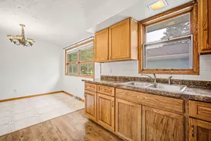 808 Jones St, Marshall, MI 49068 - Photo 7