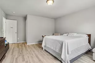 970 View Pointe Dr, Middleville, MI 49333 - Photo 13