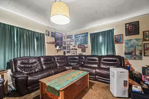 109 W Chicago St, Buchanan, MI 49107 - Photo 5