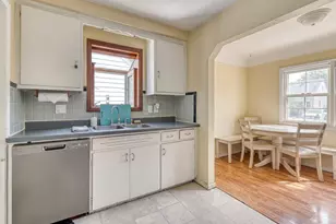 214 Cleveland St, Trenton, MI 48183 - Photo 9