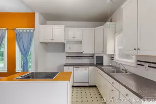 827 Fairview Ave NE, Grand Rapids, MI 49503 - Photo 13