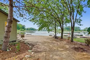 8221 S Island View Dr, Newaygo, MI 49337 - Photo 11