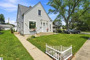 521 E Chapin St, Cadillac, MI 49601 - Photo 1
