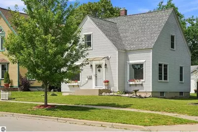 521 E Chapin Street, Cadillac, MI 49601 - Photo 3