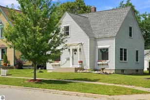 521 E Chapin St, Cadillac, MI 49601 - Photo 3