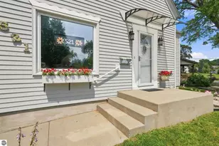 521 E Chapin St, Cadillac, MI 49601 - Photo 5