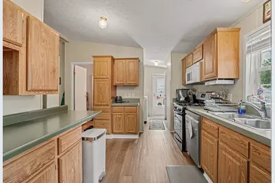 427 E Division Street, Dowagiac, MI 49047 - Photo 9