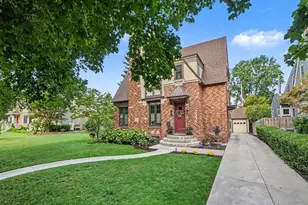 566 Lawndale Ct, Holland, MI 49423 - Photo 3
