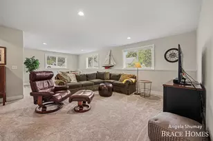 2637 Stockwood Dr NE, Grand Rapids, MI 49505 - Photo 15