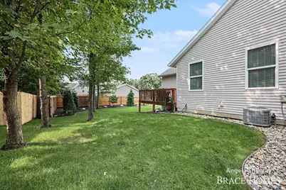 2637 Stockwood Drive NE, Grand Rapids, MI 49505 - Photo 25
