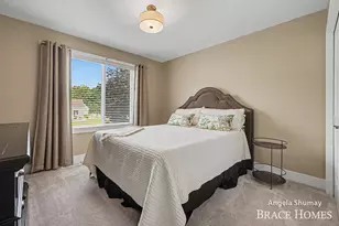 2637 Stockwood Dr NE, Grand Rapids, MI 49505 - Photo 11