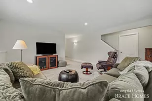 2637 Stockwood Dr NE, Grand Rapids, MI 49505 - Photo 17