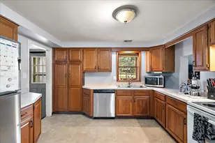 678 Butternut Dr, Holland, MI 49424 - Photo 11