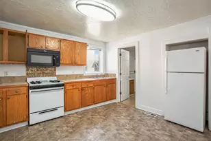 1448 Broadway Ave NW, Grand Rapids, MI 49504 - Photo 11