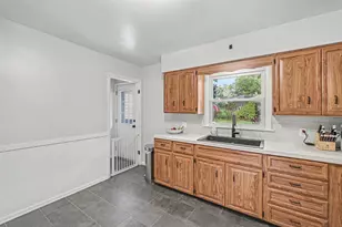 527 Fairfield Ave NW, Grand Rapids, MI 49504 - Photo 9
