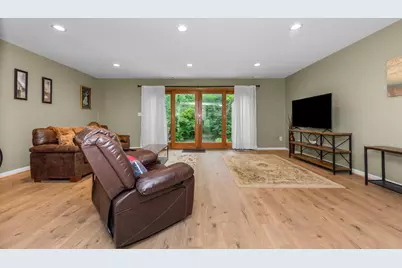 605 Watersedge Drive, Ann Arbor, MI 48105 - Photo 7