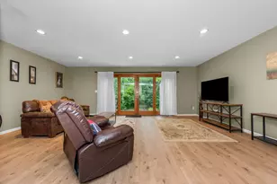 605 Watersedge Dr, Ann Arbor, MI 48105 - Photo 7