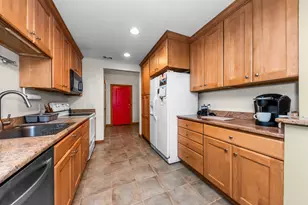605 Watersedge Dr, Ann Arbor, MI 48105 - Photo 13