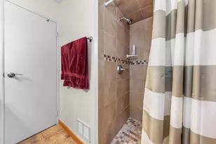 605 Watersedge Dr, Ann Arbor, MI 48105 - Photo 27