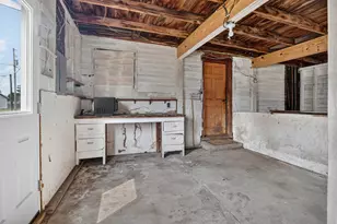314 Decalb St, Reed City, MI 49677 - Photo 23