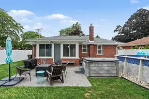 2995 Anna Ct, Trenton, MI 48183 - Photo 23