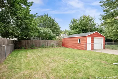 1042 Patton Avenue NW, Grand Rapids, MI 49504 - Photo 25