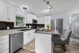 1042 Patton Ave NW, Grand Rapids, MI 49504 - Photo 15