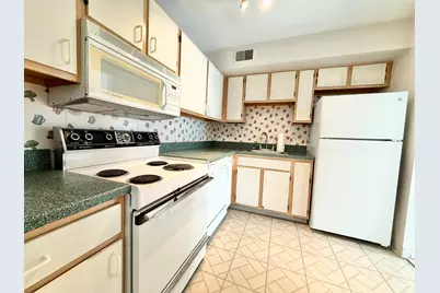 2203 S Huron Parkway S #4, Ann Arbor, MI 48104 - Photo 9