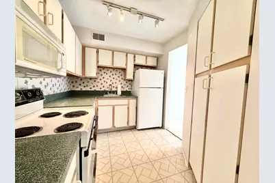 2203 S Huron Parkway S #4, Ann Arbor, MI 48104 - Photo 5