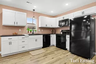 725 N Burgess St, Greenville, MI 48838 - Photo 5