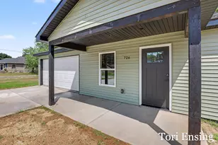 726 N Burgess St, Greenville, MI 48838 - Photo 3