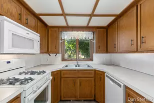 2121 Dewberry Dr NE, Grand Rapids, MI 49505 - Photo 3