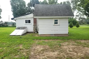 37646 Paw Paw Rd, Paw Paw, MI 49079 - Photo 5