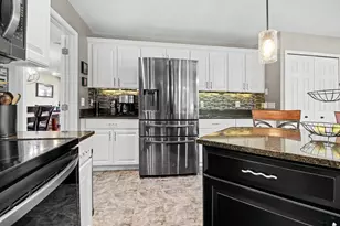 5975 Redstone Ct, Ann Arbor, MI 48103 - Photo 3